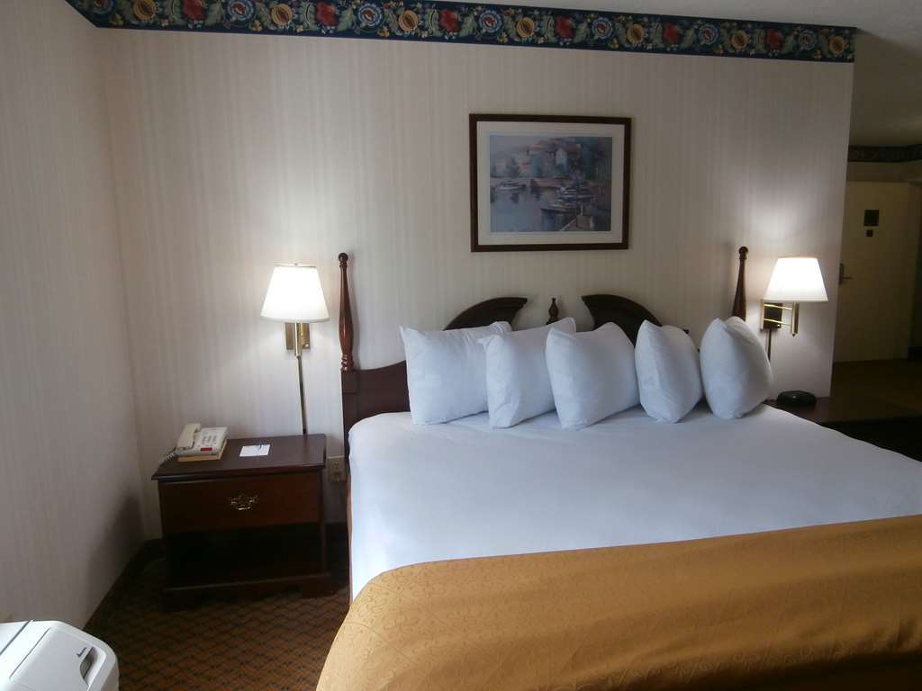 Americas Best Value Inn - Clayton Zimmer foto