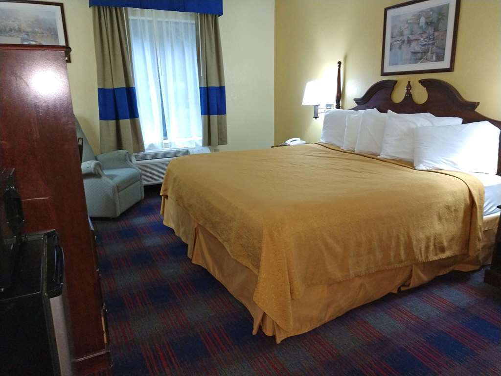 Americas Best Value Inn - Clayton Zimmer foto