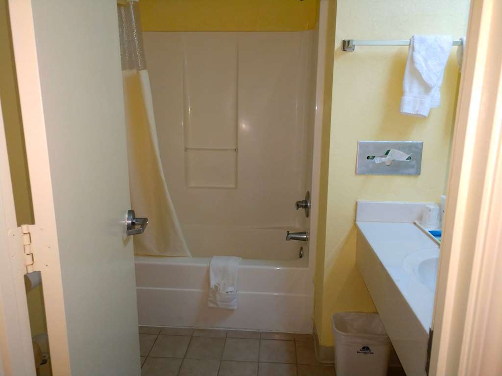 Americas Best Value Inn - Clayton Zimmer foto